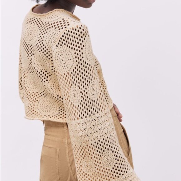 Zara cream crochet boho long sleeve top with V-neck and a front tie - SZ Small - Picture 5 of 9